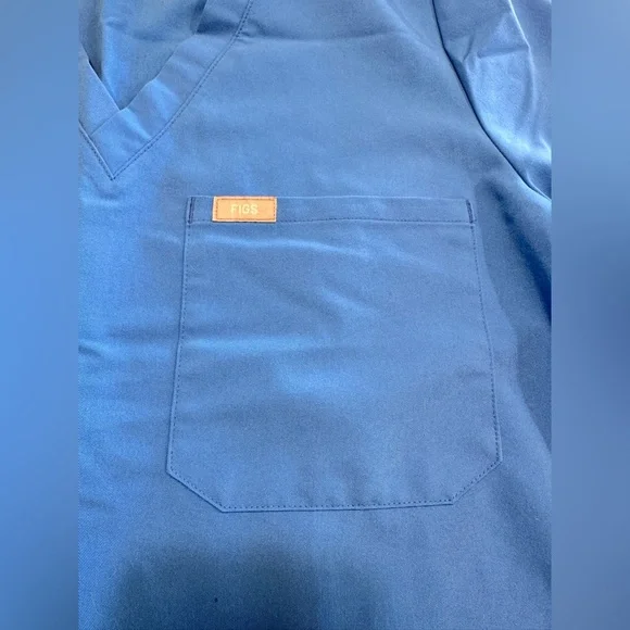 FIGS Catarina One Pocket Scrub Top Size Medium Blue Women’s FW1000 - Picture 4 of 7